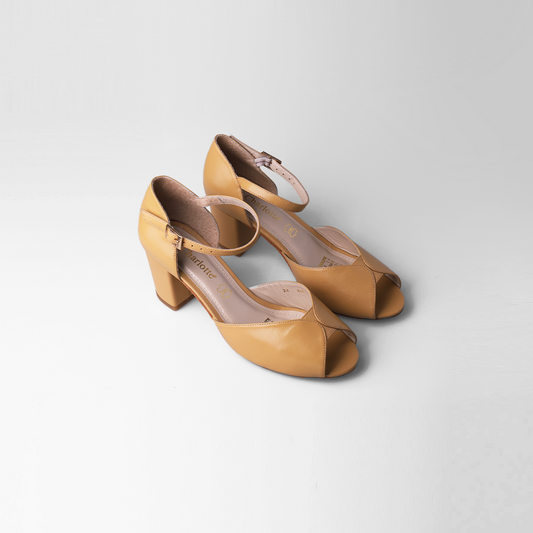 Zapatilla en piel color natural tipo peep-toe