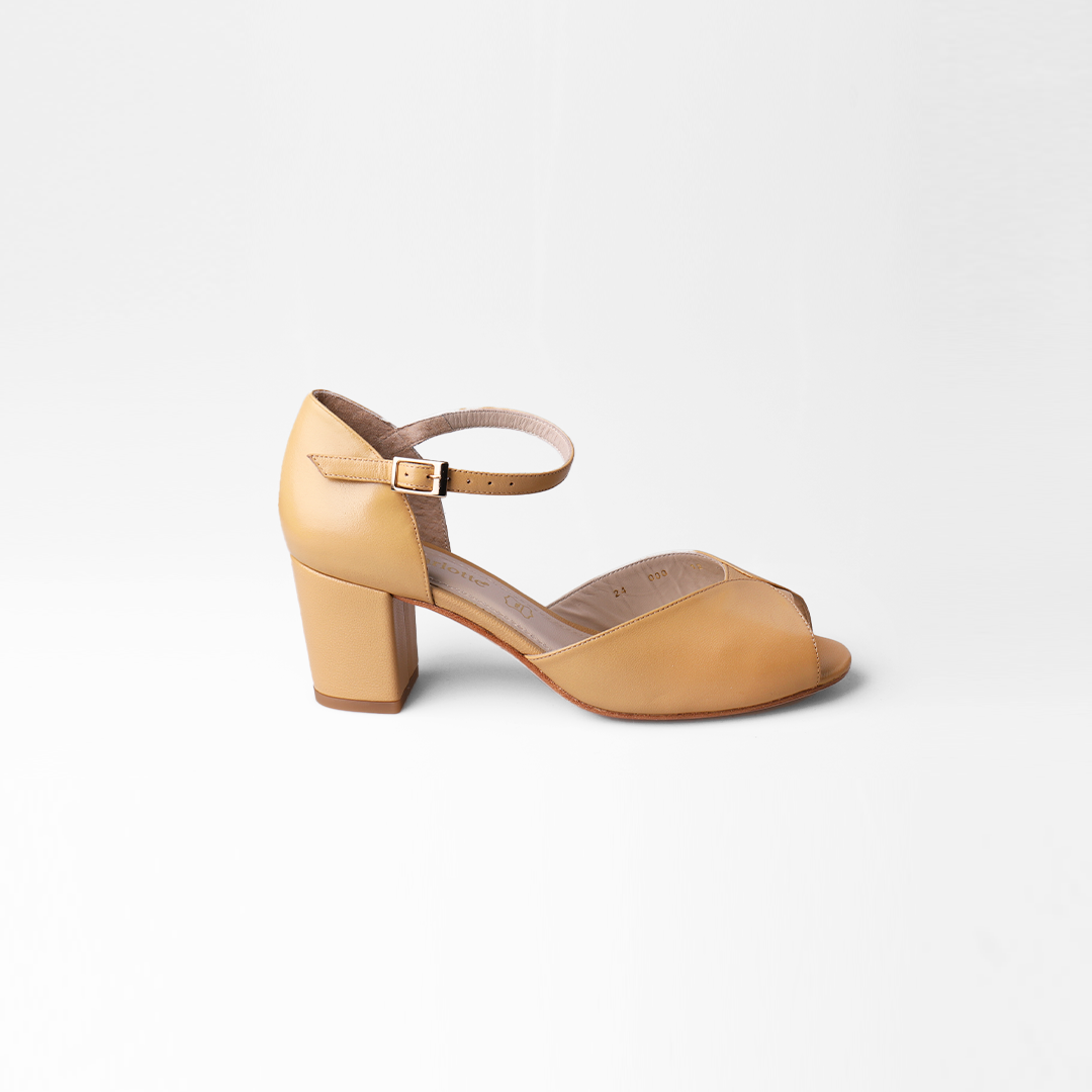 Zapatilla en piel color natural tipo peep-toe