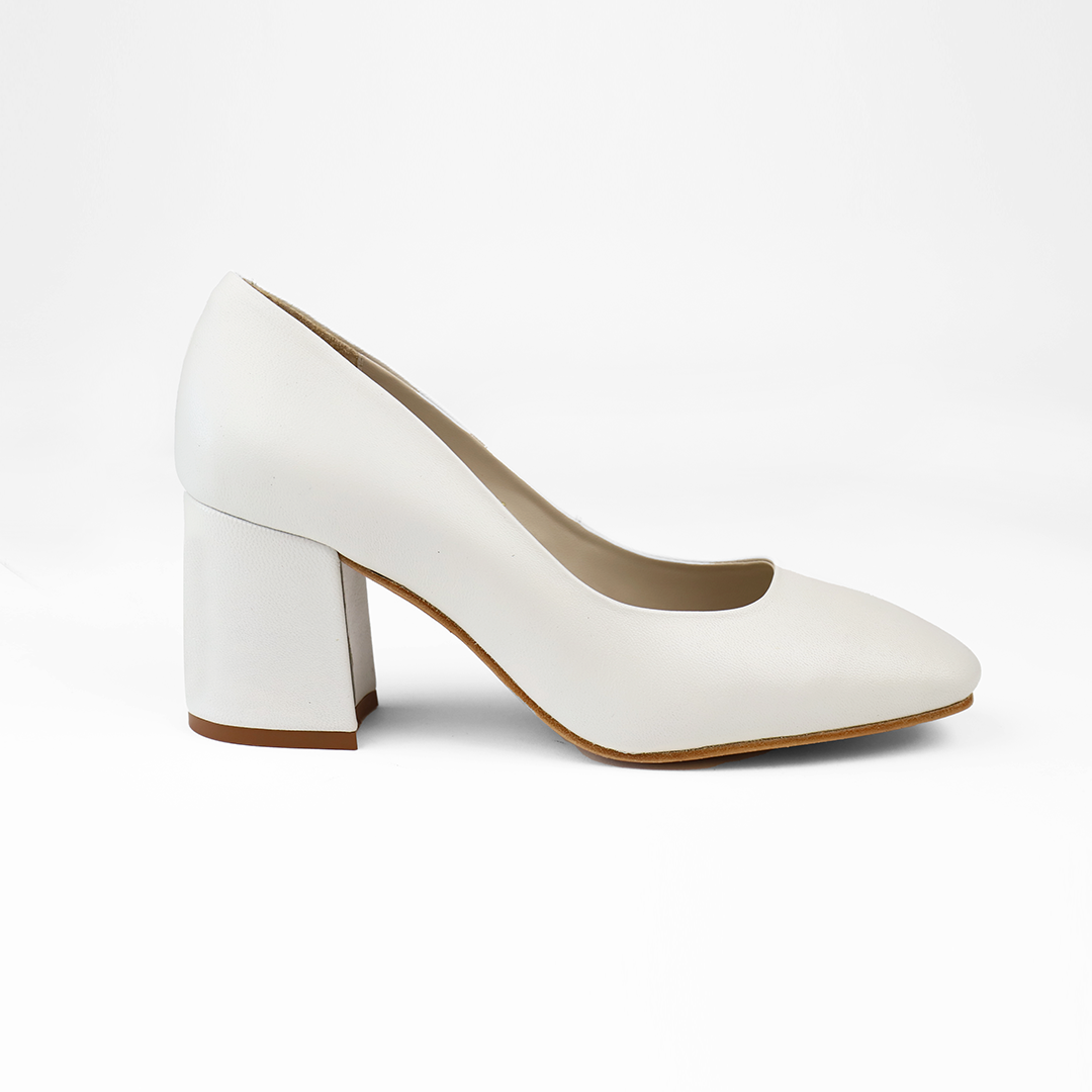 Zapatilla de piel color blanco tacon ancho