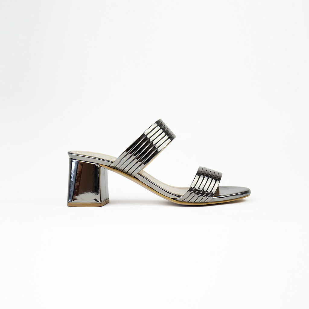Sandalia color acero tipo mule