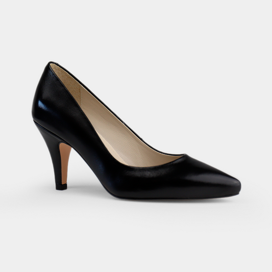 Zapatilla puntal en piel color negro tacón medio