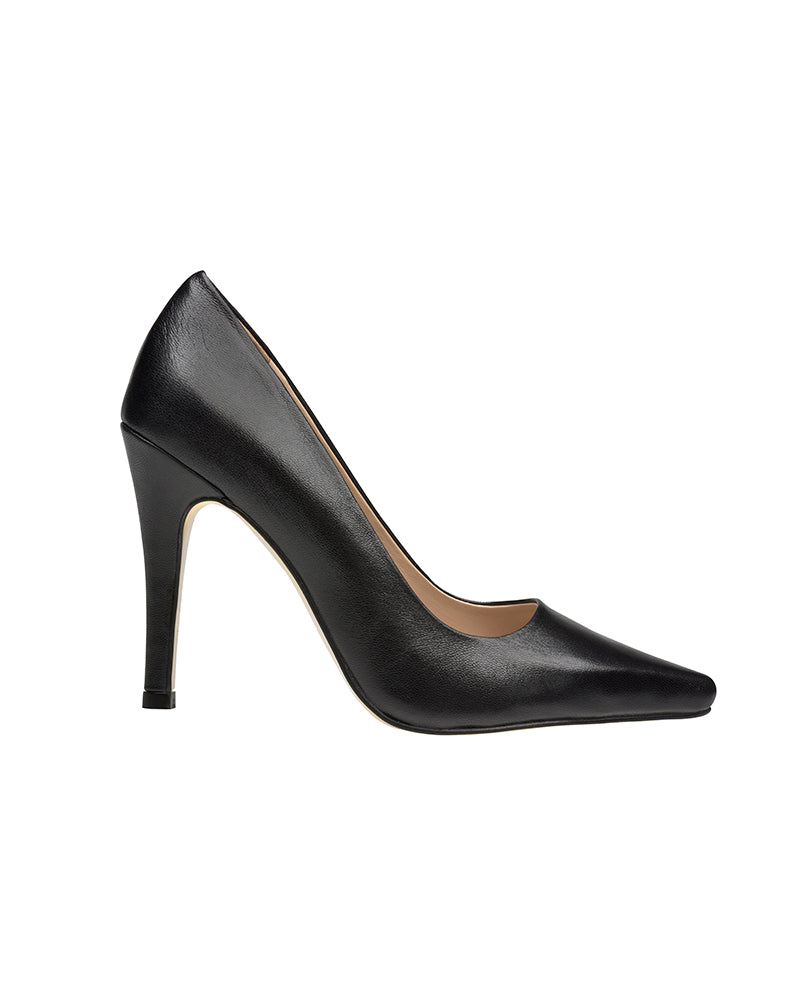 Zapatilla de piel color negro tacón alto