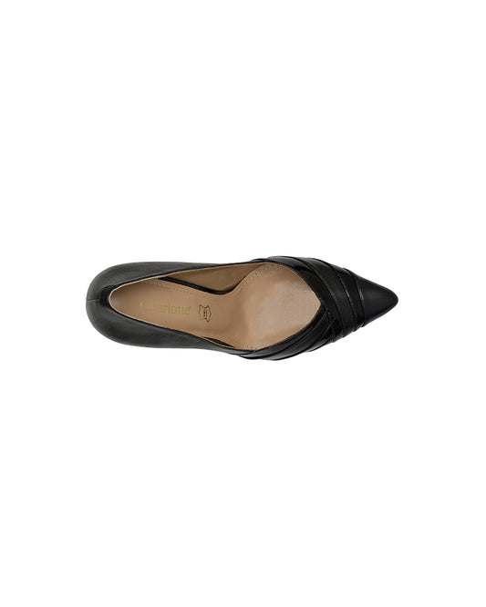 Zapatilla puntal color negro con detalles en charol
