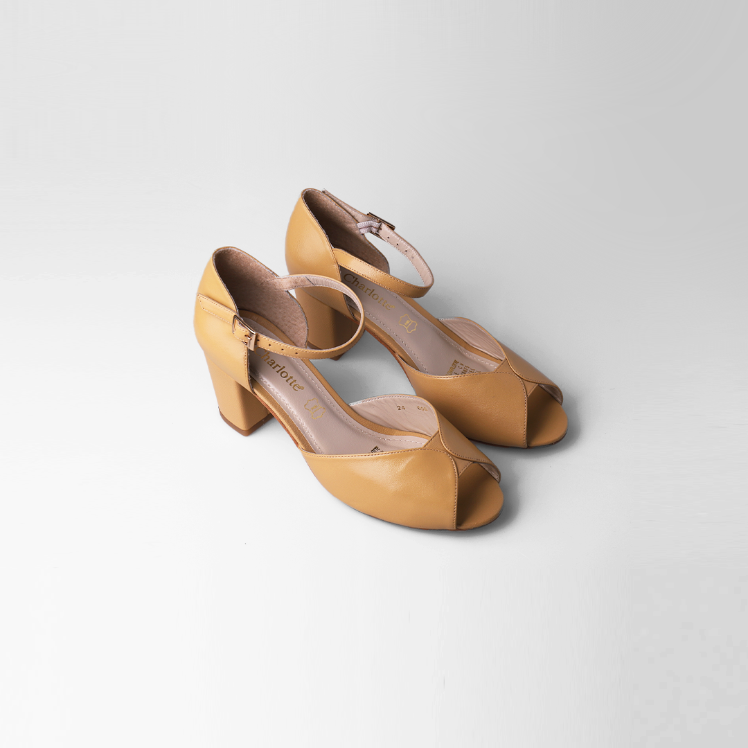 Zapatilla peep-toe tacón medio color natural
