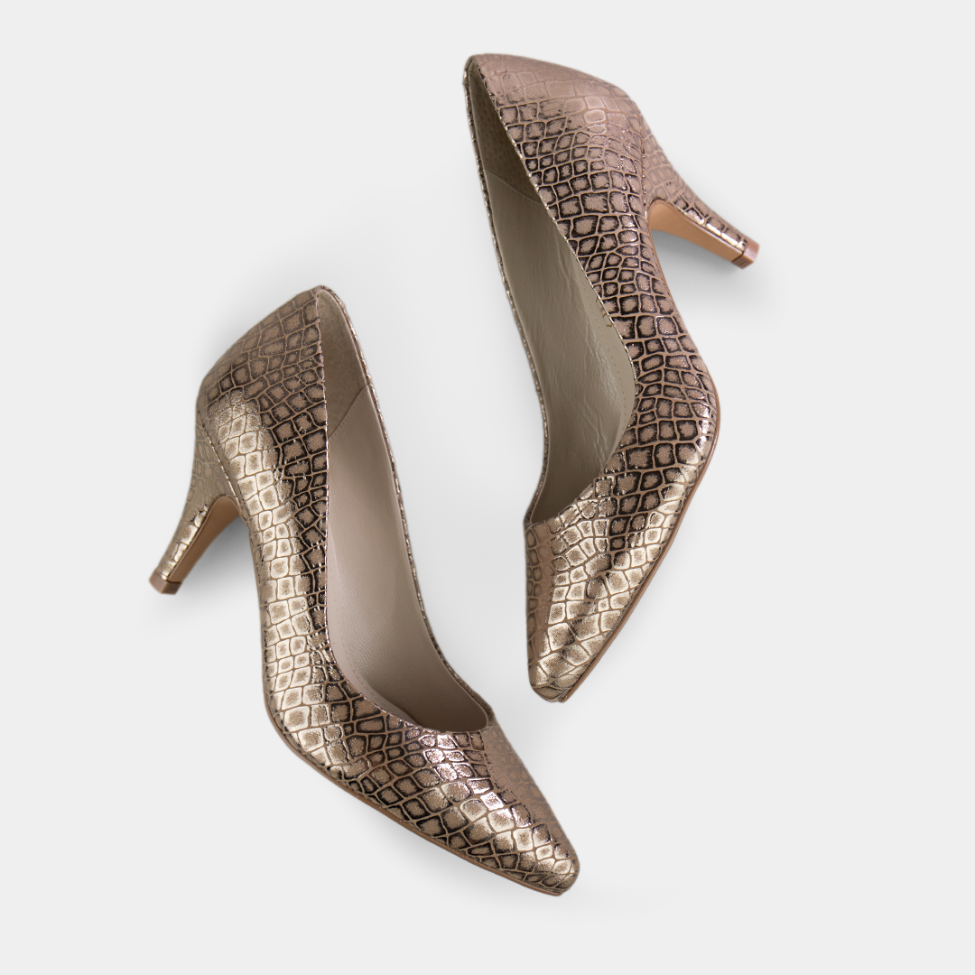 Zapatilla en piel grabada color oro tacón medio