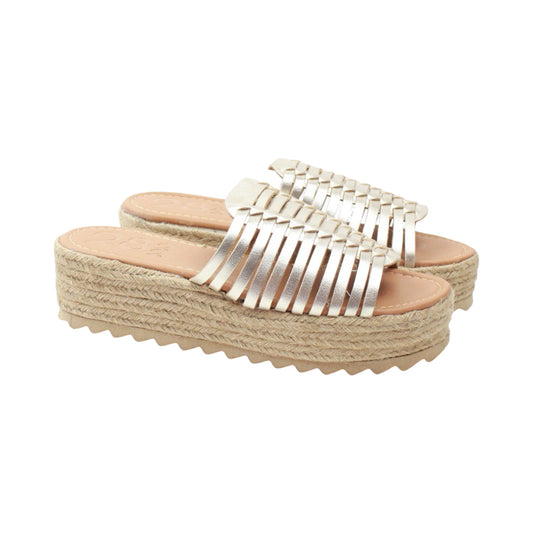 Sandalia dorada mujer estilo boho